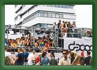 Berlin-LoveParade-2003-03 * 800 x 559 * (79KB)